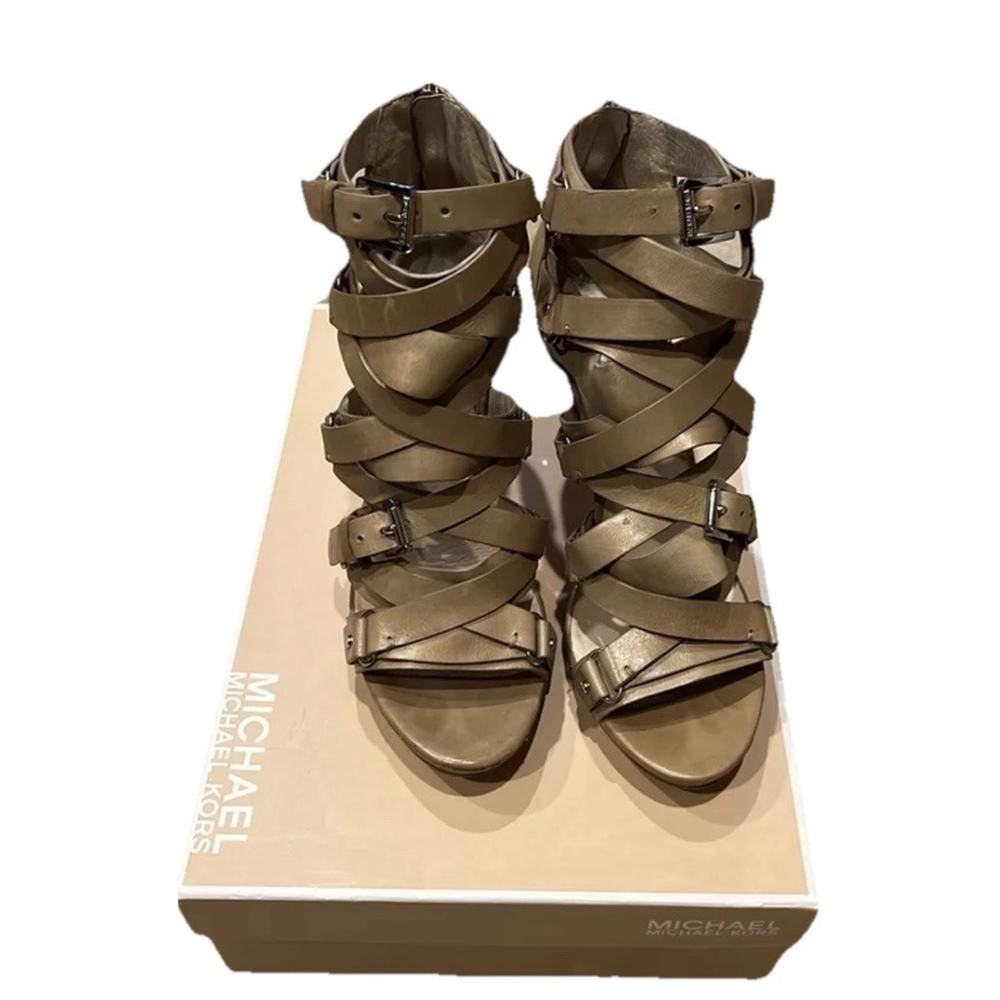 MICHAEL KORS TAUPE WOMEN’S STILETTO HEEL WITH ZIPPER IN THE BACK sz 9.5 - Picture 2 of 4